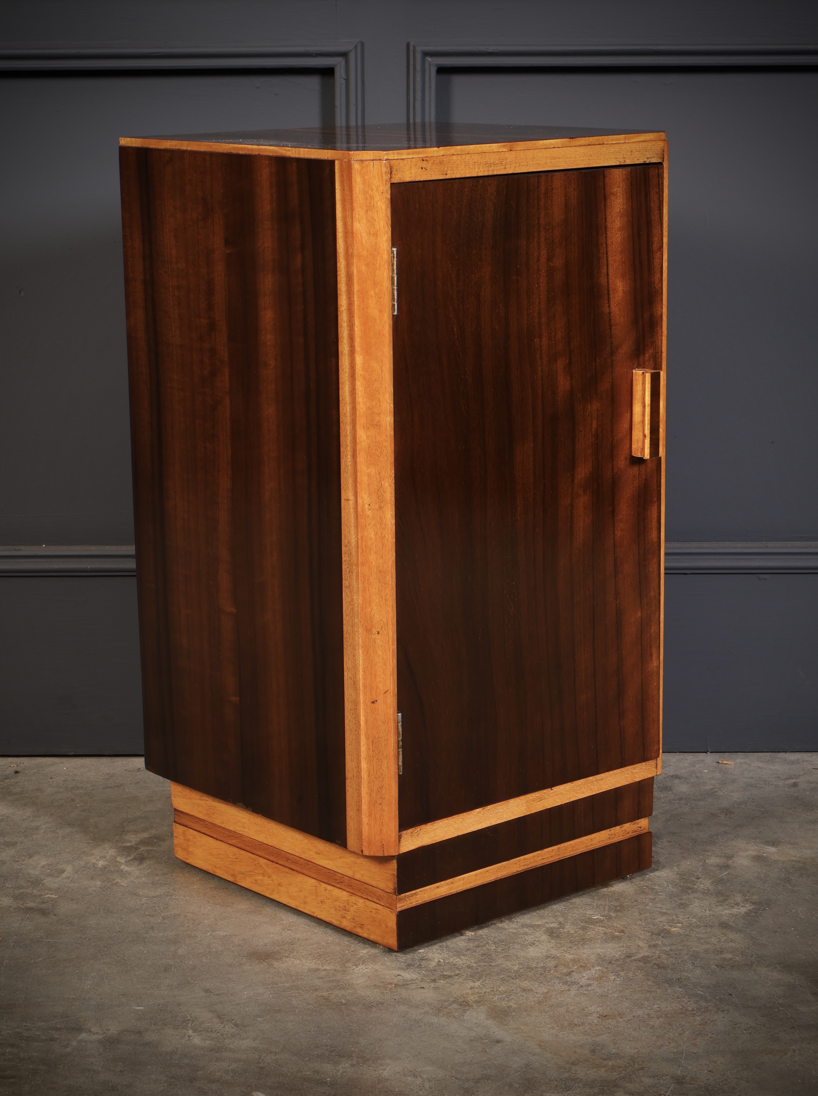 Rare Pair of Art Deco Macassar Ebony Bedside Cabinets - Image 8